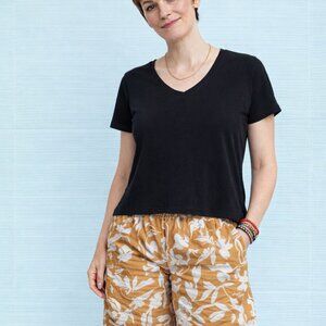 Hanes Black V-neck Perfect T-shirt Stretch - Womens M